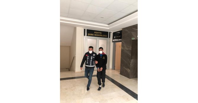 Çaldığı telefonu satmaya çalışırken yakalandı