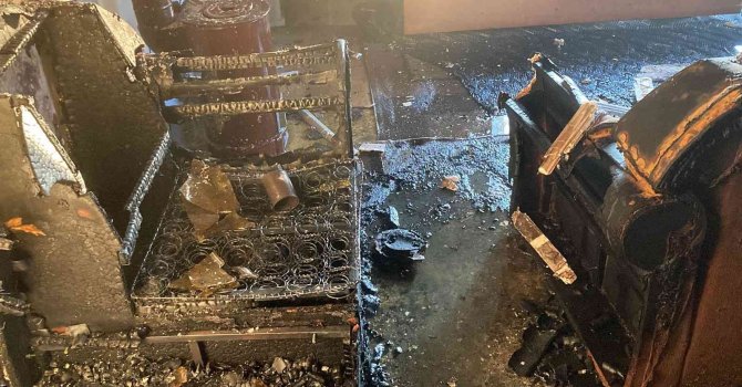 Mersin’de ev yangını: Birçok eşya küle döndü