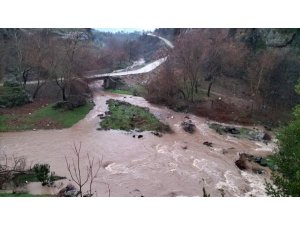 Osmaniye’de şiddetli yağış çayların debisini arttırdı