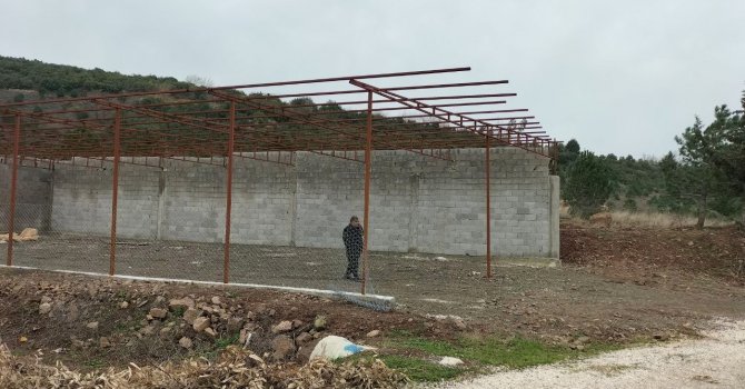 Mezarlık inşaatından profil demirler çalındı