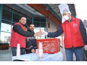 Mersin Büyükşehir Belediyesinden çorba dağıtımı