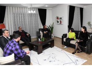 Vali Su: "Her zaman şehit ailelerimizin yanındayız"