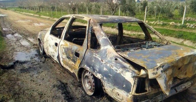 Çaldıkları aracı çalıştıramayınca yaktılar