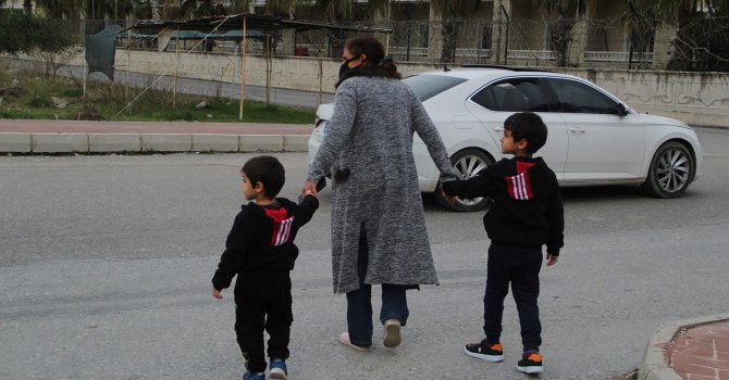 Sokak köpeklerinin çocuğa saldırdığı mahallede vatandaşlardan tepki