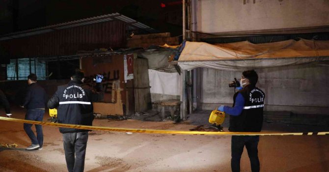 Sokakta bir kişi 4 yerinden tabanca ile vurulmuş halde bulundu