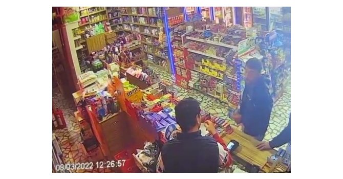 Çaldığı kartla alışveriş yapınca yakayı ele verdi