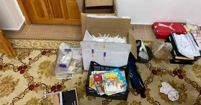 Kaçak sigara imalathanesine dönüştürülen eve operasyon