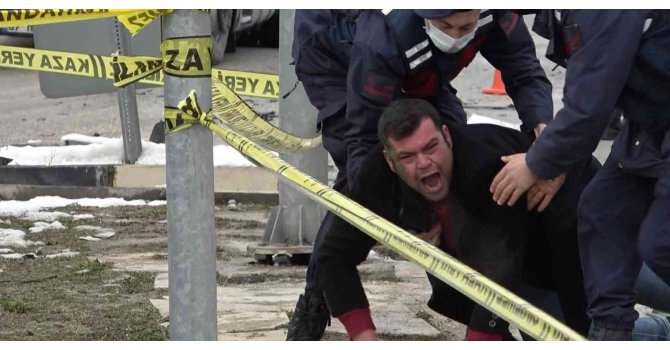 Kazada annesini kaybeden acılı adam sinir krizi geçirdi