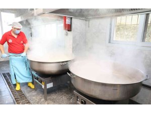 Yüreğir’de kazanlar ihtiyaç sahipleri için kaynıyor