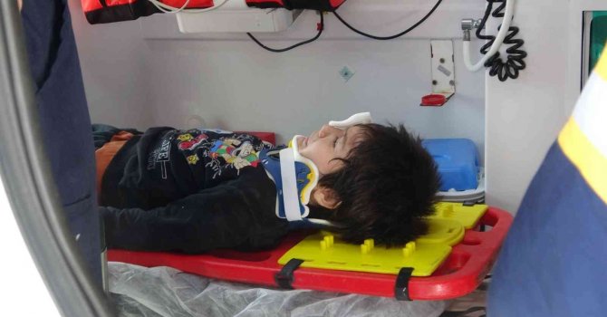 Yaya geçidini kullanan çocuk hastanelik oldu