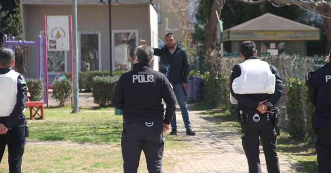 Açığa alınan özel harekatçı, boşanma aşamasında olduğu polis eşine parkta adeta dehşeti yaşattı