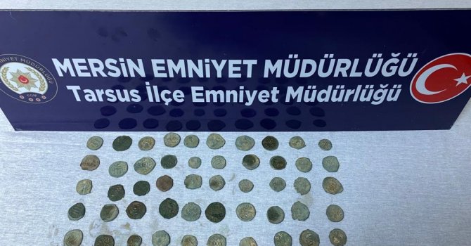 Mersin’de tarihi eser niteliği taşıyan 50 sikke ele geçirildi