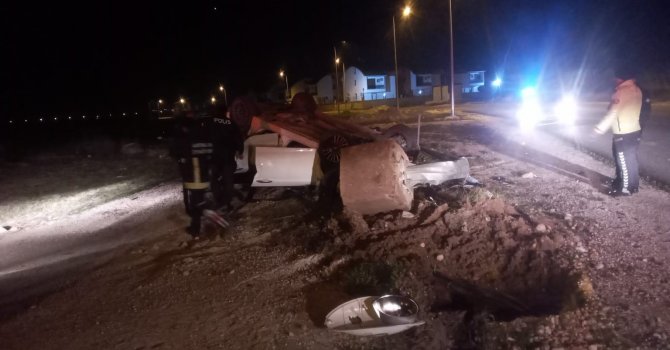 Antalya’da kaza sonrası sıkışan sürücüyü itfaiye kurtardı