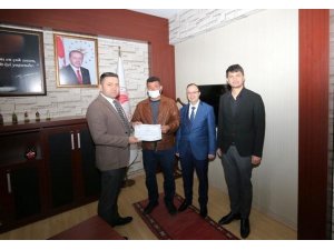 Sürü yönetimi kursunu bitiren üreticilere sertifikaları verildi