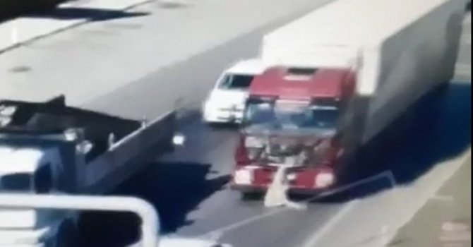 Antalya’da tırın altında kalan yaşlı adam hayatını kaybetti