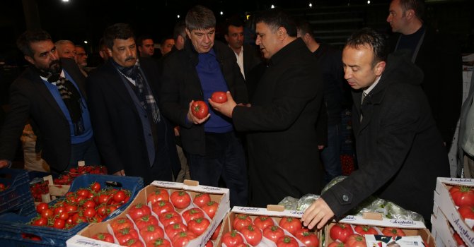 Türel'den Hal  esnafına ziyaret