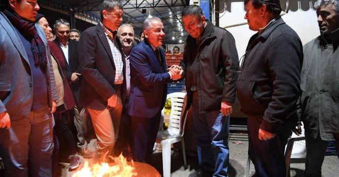 Büyükşehir Adayı Böcek, ‘Hal’ esnafını ziyaret etti