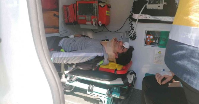 Otomobil motosikletle çarpıştı: 2 yaralı