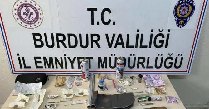 Şüpheli şahısların aracından uyuşturucu çıktı