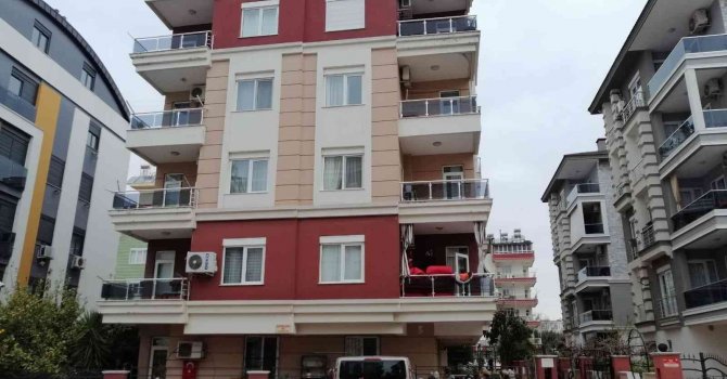 Günısıyı tamir ederken merdivenlerden beton zemine düşerek hayatını kaybetti