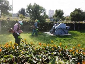 Toroslar’da park ve yeşil alanlar bakımdan geçiriliyor