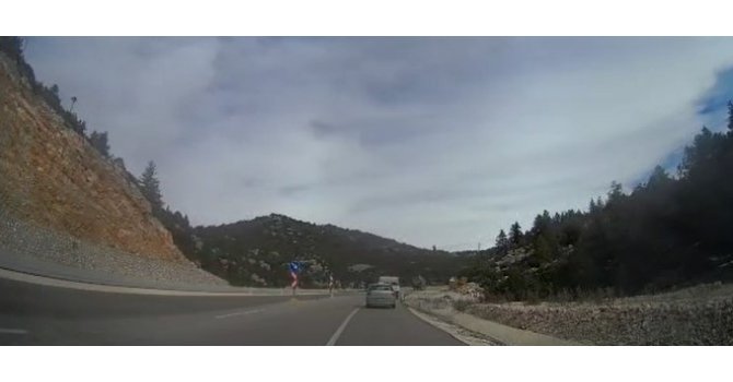 Hatalı sollama yapan araç, gezici jandarma aracına yakalandı