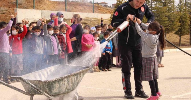 Elmalılı öğrencilere yangın tatbikatı