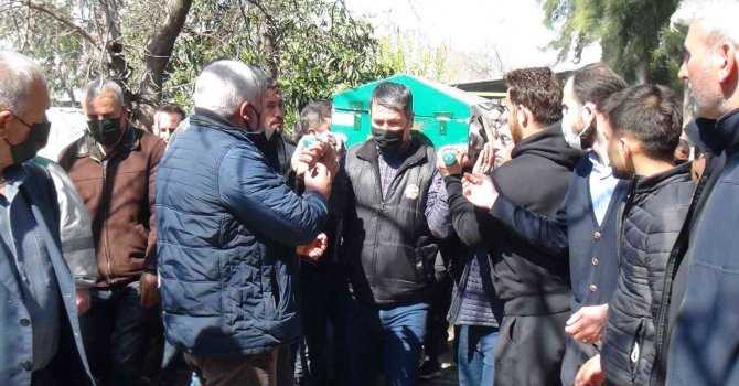 Kazada hayatını kaybeden 3 arkadaş son yolculuklarına uğurlandı