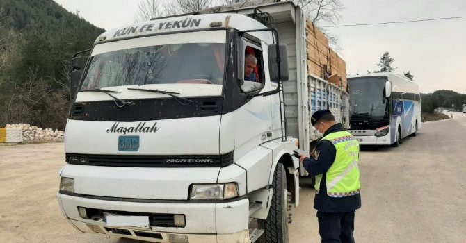 Burdur’da trafik denetimleri devam ediyor