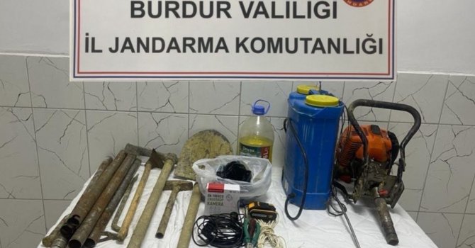 Burdur’da kaçak kazı yapan 4 kişi suçüstü yakalandı