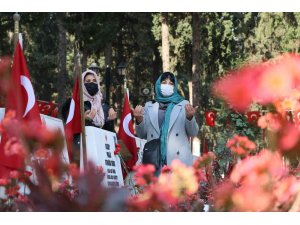 Mersin Şehitliğinde duygulandıran tören