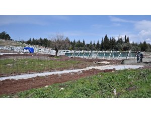 Vali Yılmaz, yapımı devam eden şehitlikte incelemelerde bulundu