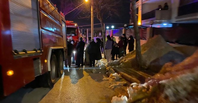 Isparta’da 3 katlı müstakil evde yangın paniği