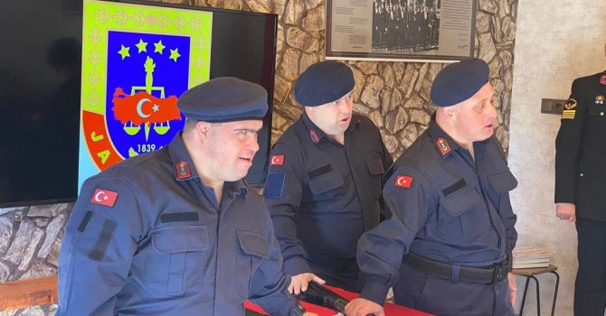 Finike’de özel bireyler için jandarmada yemin töreni düzenlendi