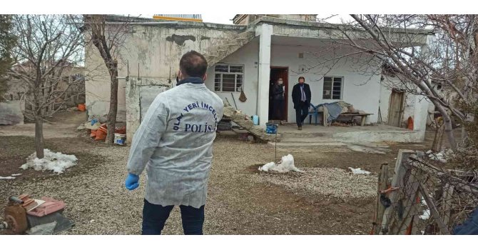 Yaşlı çifti sobadan sızan gaz ayırdı