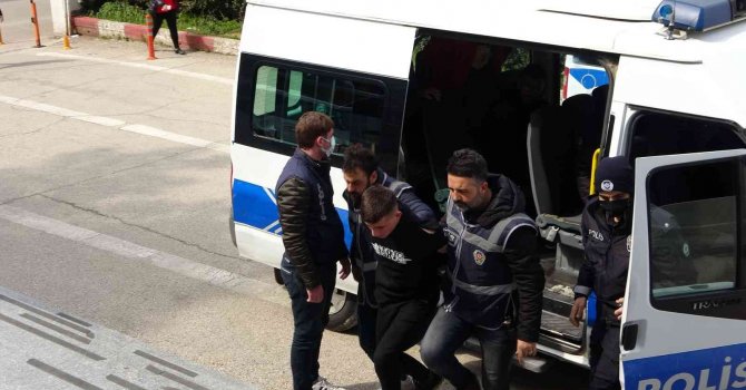 Adana’da iş yerine ateş açan saldırganlar yakalandı