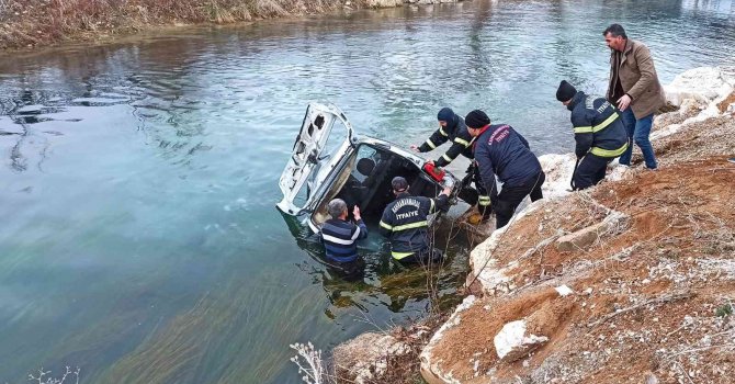 Ceyhan Nehri’ne düşen araçtaki 1 kişi öldü, 2 kişi ağır yaralandı