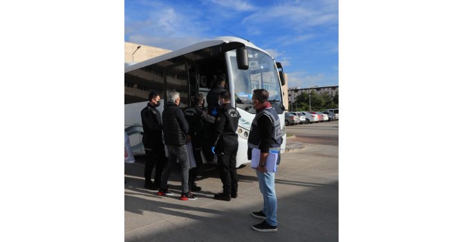 Antalya’da çeşitli suçlardan aranan 62 şahıs yakalandı