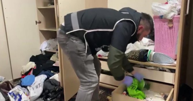 Elbise dolabından 3 adet ruhsatsız tabanca çıktı