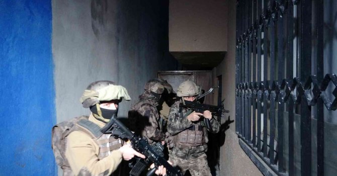 Mersin’deki DEAŞ operasyonunda 13 şüpheli gözaltına alındı