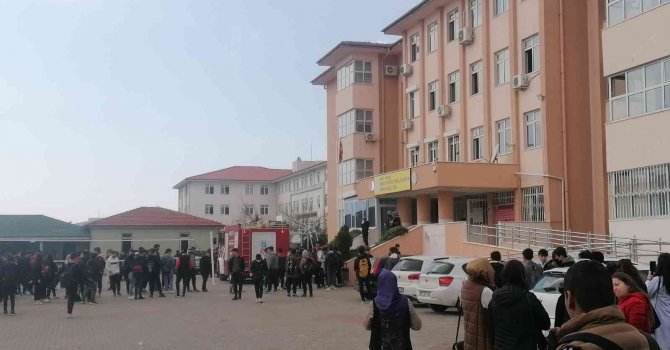 Sigara izmaritleri okulda yangın paniğine neden oldu