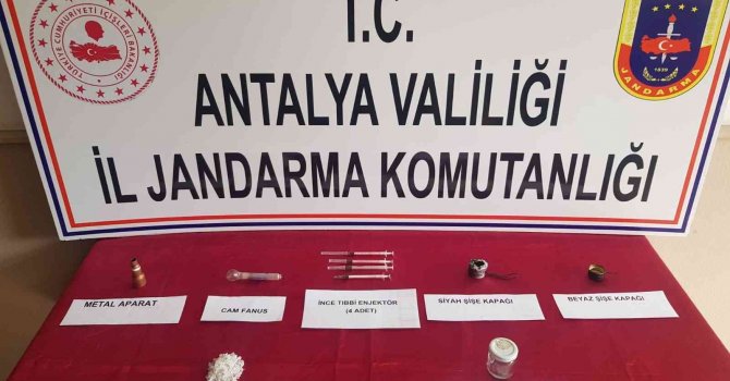 Durdurulan araçtan uyuşturucu çıktı