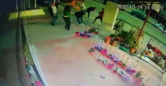 Antalya’da evli çift arasında, tokatlı, kaldırım taşlı, sandalyeli kavga