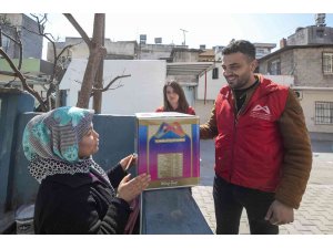 Mersin Büyükşehir Belediyesi Ramazan kolisi dağıtımına başladı
