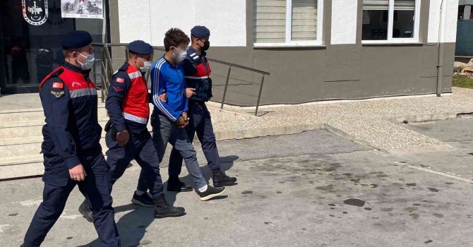 Devriye esnasında durdurulan aracın sürücüsü suç makinesi çıktı