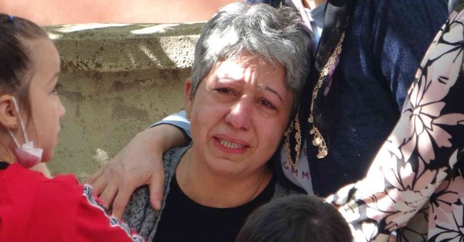 Evinin mutfağı küle dönen kadın gözyaşlarını tutamadı