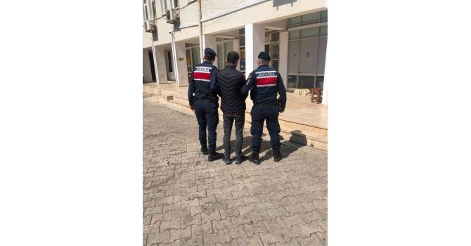 Silahla tehdit suçundan aranan şahsı, jandarma devriyede yakaladı