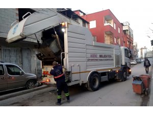 Akdeniz’de ekipler 7/24 temizlik hizmeti veriyor