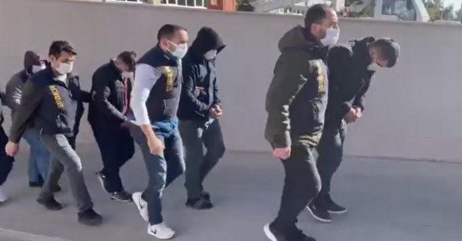 Vatandaşı yatırım vadiyle kandırıp 1 milyon TL dolandırdılar