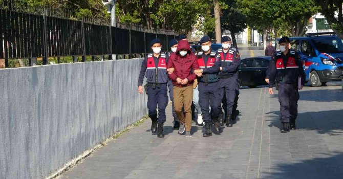 Müşterinin kolyesini çalan otel çalışanı yakalandı